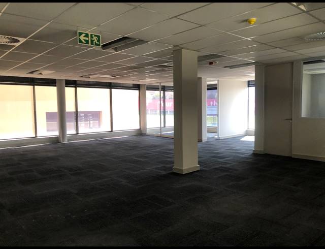 1,433M² OFFICE TO LET IN WAVERLEY